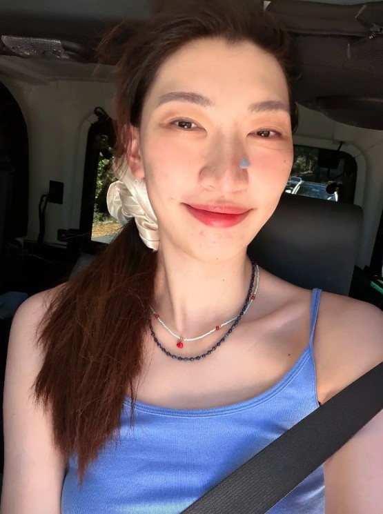 元气满满！韩旭晒个人照：细腻的你唯独没有窥见自己的珍贵