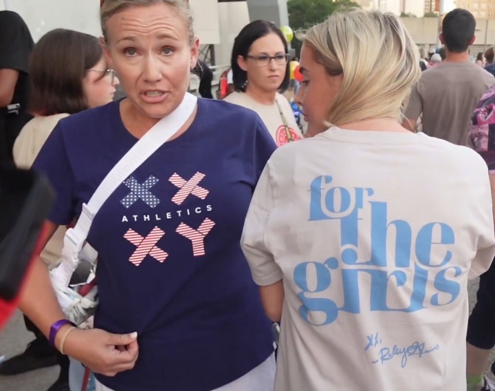 WNBA保安禁止女性运动员支持者观赛 除非穿上支持跨性别者的衣服